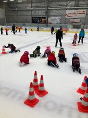 Kurz bruslení na zimním stadionu v Českých Budějovicích