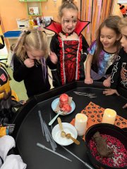 Halloween ve školce: Den plný masek, zábavy a strašidelné atmosféry