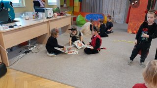 Čertovská besídka ve třídě Včelek