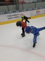 Kurz bruslení na zimním stadionu v Českých Budějovicích